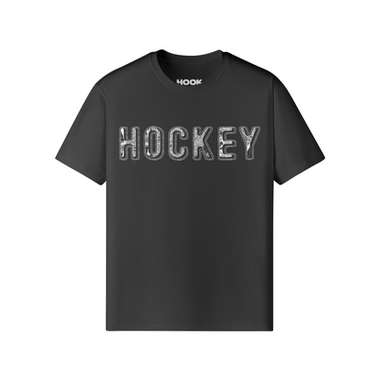 Schwarzes HOCKEY T-Shirt mit klassischer Passform und Frontprint aus 100 % gekämmter Baumwolle