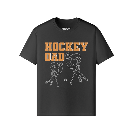 Schwarzes HOCKEY DAD T-Shirt aus 100% Baumwolle mit Frontprint Hockeyspielern, klassische Passform, 300g/m² Stoffgewicht
