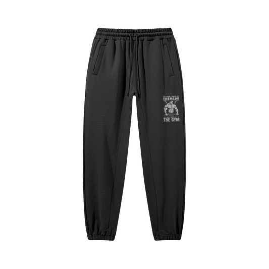 Schwarze Jogginghose mit I DON'T NEED Therapie Gym Frontprint, Kordelzug und elastischem Bund aus 100% Baumwolle